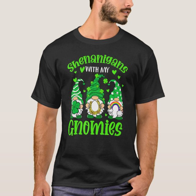 Shenanigans With My Gnomies Funny Gnomes St Patric T-Shirt (Vorderseite)