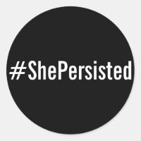#ShePersisted, weißer Text auf schwarzen Aufkleber