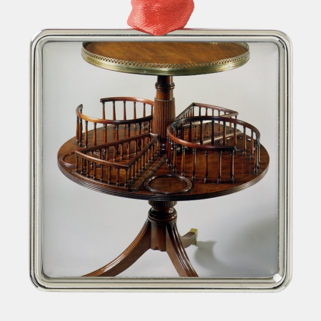 Sheraton zweistufiger stummer Kellner Ornament Aus Metall (Vorne)