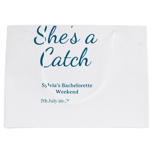 She's a catch bachelorette weekend name blue date  große geschenktüte (Vorderseite)