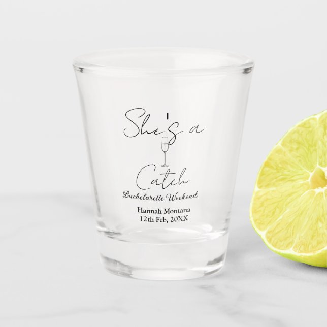 She's a catch champagne bottle bachelorette weeken schnapsglas (Vorderseite)