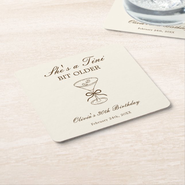 She's A Tini Bit Older Coffee Martini Birthday Rechteckiger Pappuntersetzer (angewinkelt)