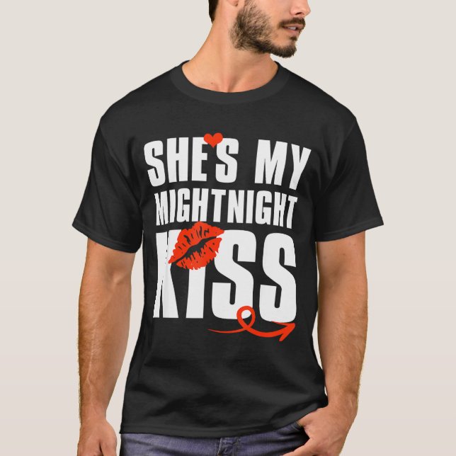 She's My Midnight Kiss Happy New Year Matching Fun T-Shirt (Vorderseite)