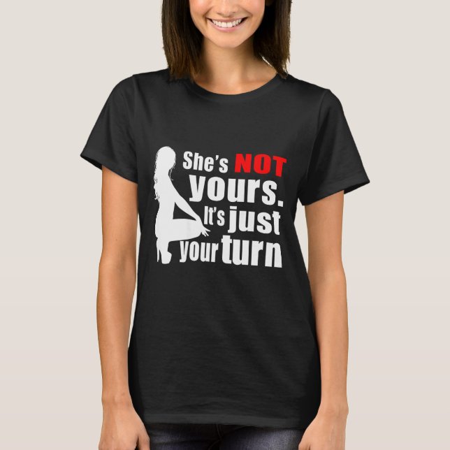 She's Not Yours It's Just Your Turn Y Hot Girl (on T-Shirt (Vorderseite)