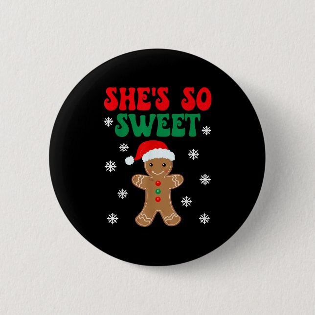 She's So Sweet Funny Gingerbread Couples Christmas Button (Vorderseite)