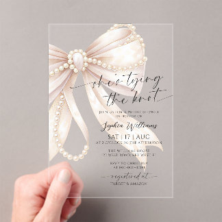 She's Tying the Knot Pearl Bow Bridal Shower Acryleinladungen