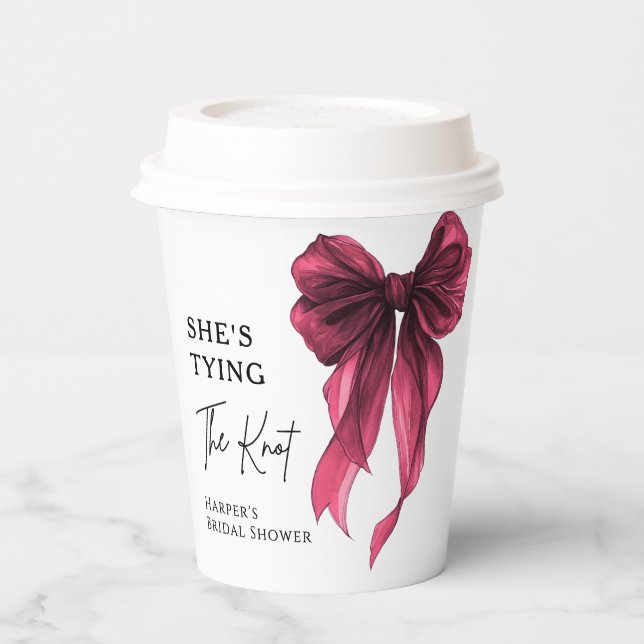 She's Tying The Knot Red Bow Bridal Shower Pappbecher (Links)