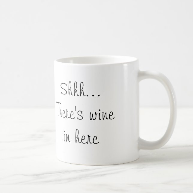 Shhh… Es gibt Wein herein hier Tasse (Rechts)