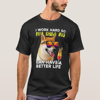 Shiba in I arbeite hart, damit mein Hund besser we T-Shirt
