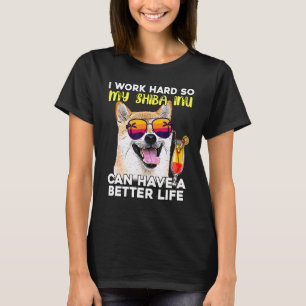 Shiba in I arbeite hart, damit mein Hund besser we T-Shirt