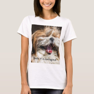 Shih tzu gähnende Lächeln Text anpassen T-Shirt