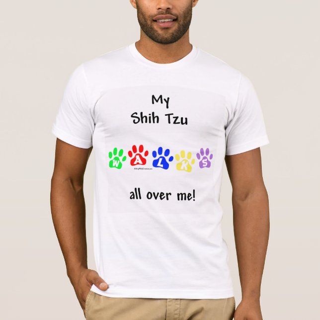 Shih Tzu geht durch Sie T-Shirt (Vorderseite)