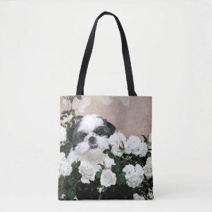 Shih Tzu in den Rosen