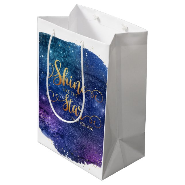 Shine like the star, dass Sie Geschenktasche sind Mittlere Geschenktüte (Rückseite Schrägansicht)
