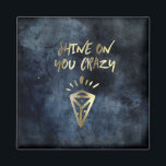 Shine on you Crazy Diamond Quote Gold Typografie Magnet<br><div class="desc">"Shine On You Crazy Diamond" Design mit einem trendigen Pinselstrich Schriftart in Metallic auf einem nächtlichen Wasserfarbenhintergrund.</div>