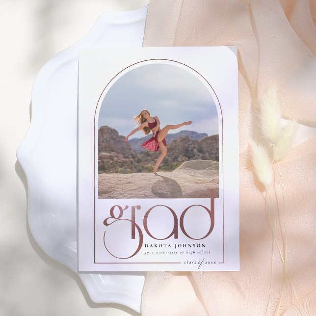 Shine Rose Gold Arch Typografie 2 Foto Abschluss Einladung (Von Creator hochgeladen)