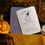 Shiny Little Boo Halloween Girl Baby Dusche Folieneinladung<br><div class="desc">Fügen Sie Ihrem Baby-Duschbad-Einladungen etwas Glanz mit echter Goldfolie, Silber oder Rose! Dieser klassische und zeitlose Metallic-Stil wird Ihren Einladungen sicher noch ein weiteres Level hinzufügen. Machen Sie sich mit einer skurrilen Drehung auf eine leckere Halloween-Babydusche gefasst! Diese charmante Einladung zeigt einen handbemalten Aquarellgeister mit einem gekrönten Hexenhut. "Ein kleines...</div>