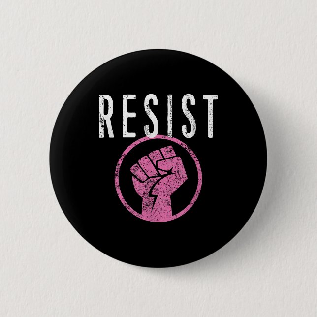 Shirt "Resist Fist T" - Teil der Resistenz - Button (Vorderseite)