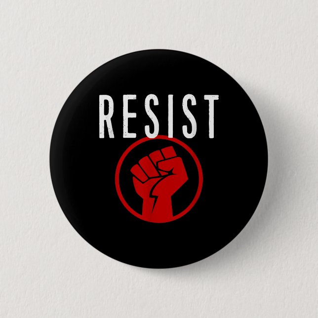 Shirt "Resist Fist T" - Teil der Resistenz - Button (Vorderseite)