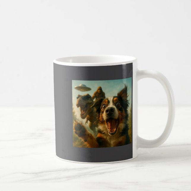 Shocked Australian Shepherd Dog T-rex Bigfoot Ufo  Kaffeetasse (Rechts)