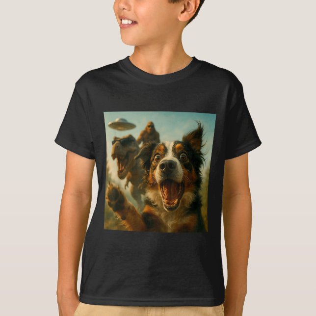 Shocked Australian Shepherd Dog T-rex Bigfoot Ufo  T-Shirt (Vorderseite)