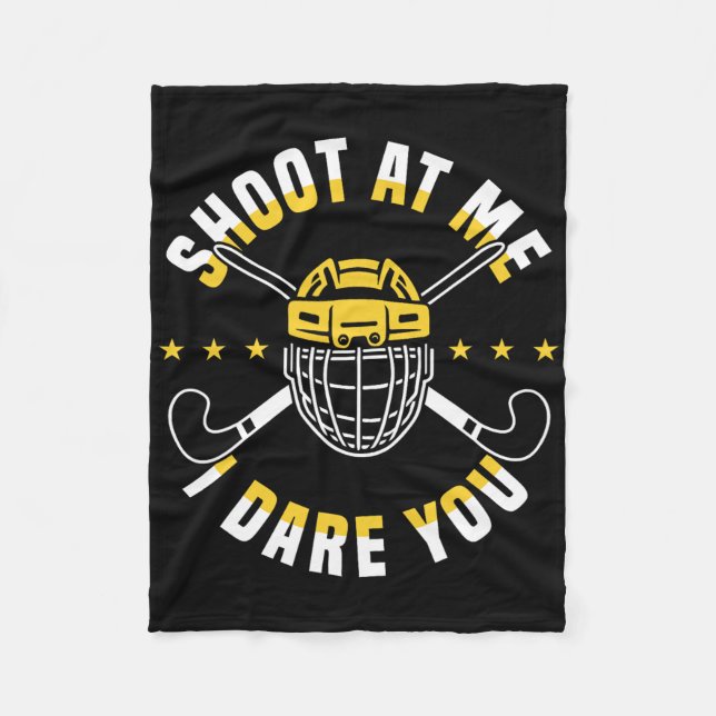 Shoot At Me I Dare You Field Hockey Player  Fleecedecke (Vorderseite)
