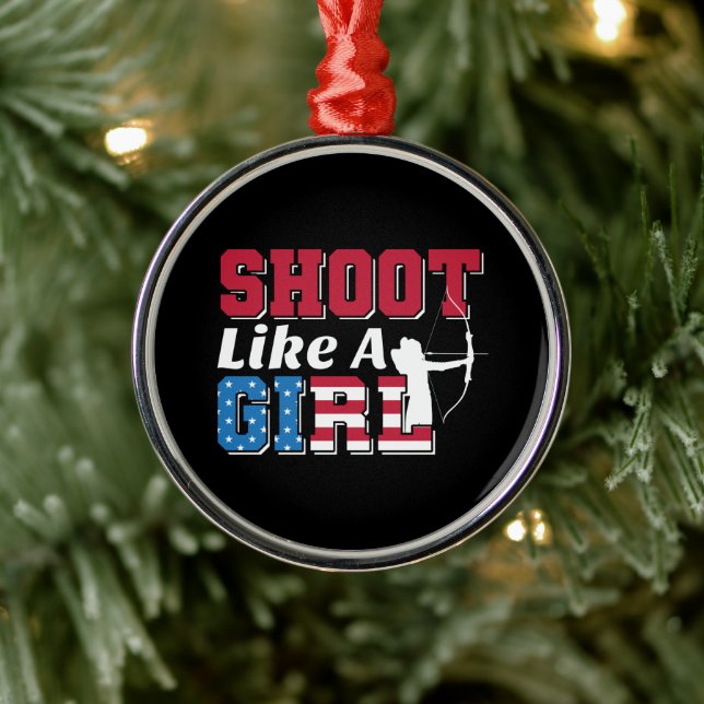 Shoot like a Girl Patriotic Archery Quote Ornament Aus Metall (Baum)