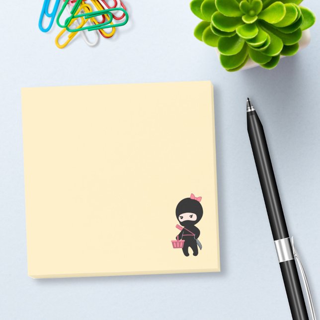 Shopping Ninja Girl on Yellow Post-it Klebezettel (Von Creator hochgeladen)