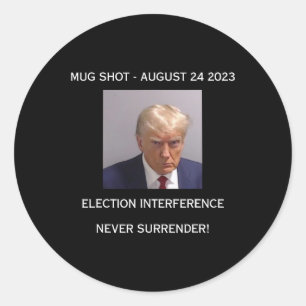 Shot Election Interference Nie übergeben! Runder Aufkleber