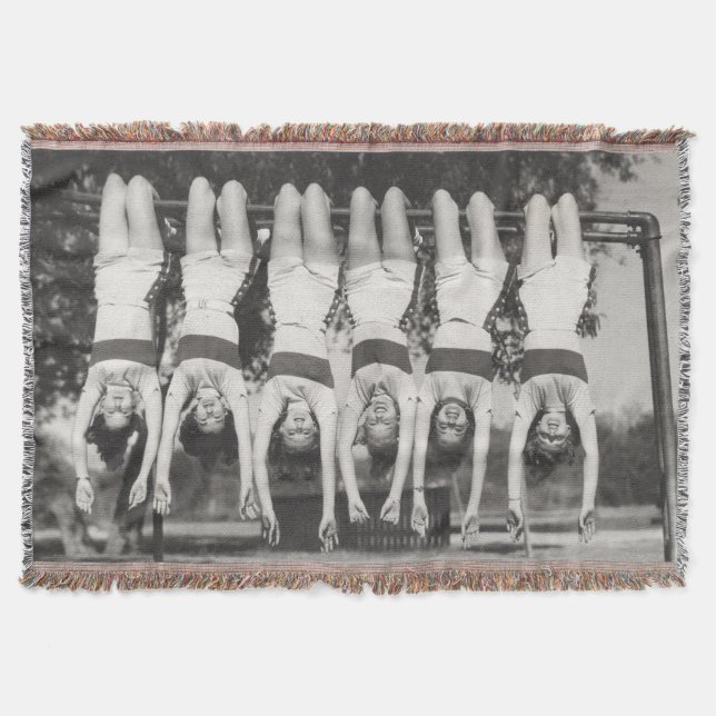 Showgirls auf Affenbars, spielerisches Design. Decke (Vorderseite)