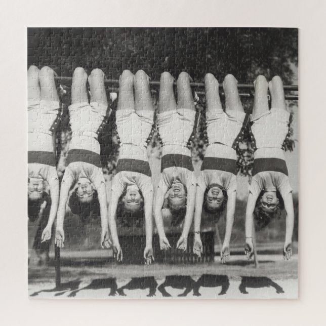 Showgirls auf Affenbars, spielerisches Design. Puzzle (Vertikal)