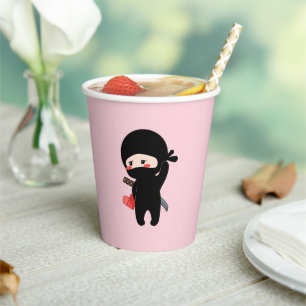 Shy Blushing Ninja Holding Origami Paper Heart Pnk Pappbecher