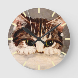 Shy & Curious Tabby Kitten Runde Wanduhr