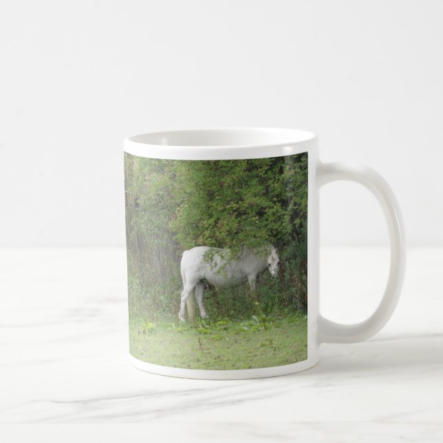 Shy White Horse Tasse (Rechts)