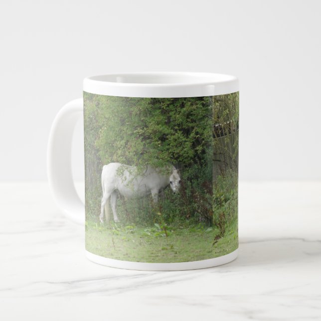 Shy White Horse Tasse (Vorderseite Links)