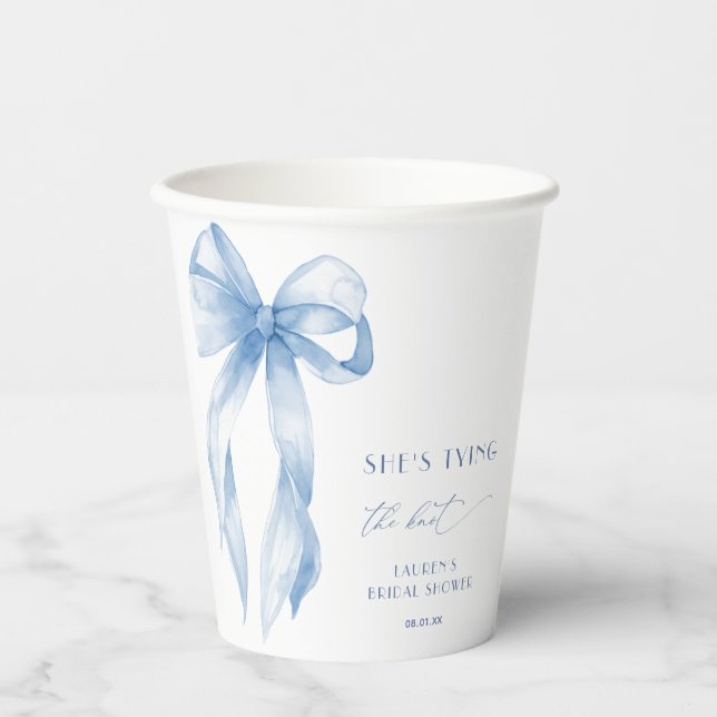 Shying the Knot Dusty Blue Bow Brautparty Pappbecher (Vorderseite)