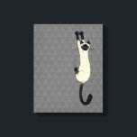 Siamese Cat hanging on | Funny Cat Leinwanddruck<br><div class="desc">Wild und Crazy Siamese Cat Holding mit Claws. Mit dieser lustigen Kitty-Liebhaber-Kunst verleihen Sie Ihrem Wohnraum etwas Spaß. Ein originelles Design ©Jenn Kay.</div>