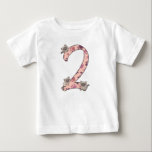 Siamische Katze am zweiten Geburtstag für Kinder K Baby T-shirt<br><div class="desc">Die Siamkatze zum zweiten Geburtstag. Für jedes Kind,  das zwei Jahre alt geworden ist. Niedliche Katzen für Kinder 2. Geburtstag. Die Katzen klettern in Nummer zwei mit Katzen Pfoten.</div>
