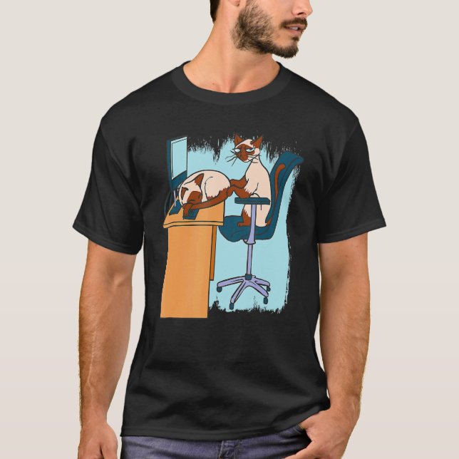 Siamkatze arbeitet schlafend Computer Büro T-Shirt (Vorderseite)