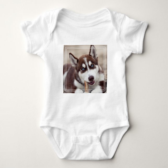 Siberischer Husky-Welpe am Strand Baby Strampler (Vorderseite)
