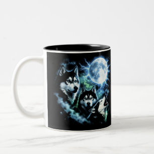 Sibirischer Husky heult den Mond an – Nachthimmel Zweifarbige Tasse