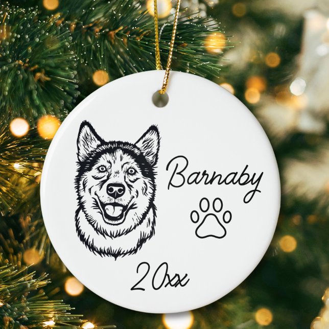 Sibirischer Husky-Hund Individuelle Name und Kunst Keramik Ornament (Siberian Husky Dog ornament with custom name and year and paw print. Black and White Line Art)