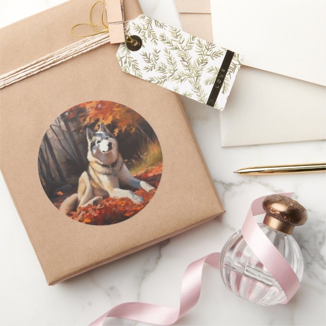 Sibirischer Husky im Herbstausfall Inspiriert Runder Aufkleber (Schenken)