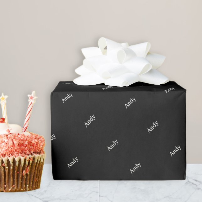 Sich wiederholendes Namens- oder Wortmuster Schwar Geschenkpapier (Von Creator hochgeladen)