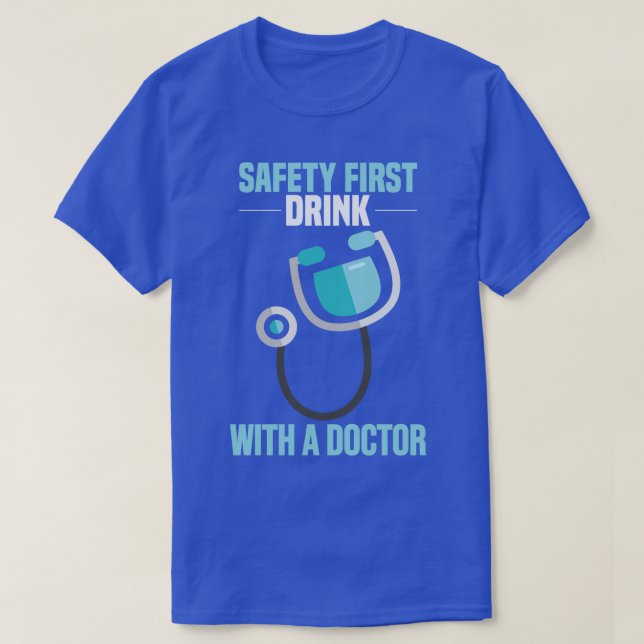 Sicherheit ersten Drink mit einem Arzt Funny Docto T-Shirt (Design vorne)
