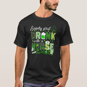 Sicherheit geht vor Trinke Bier mit einem Krankenp T-Shirt