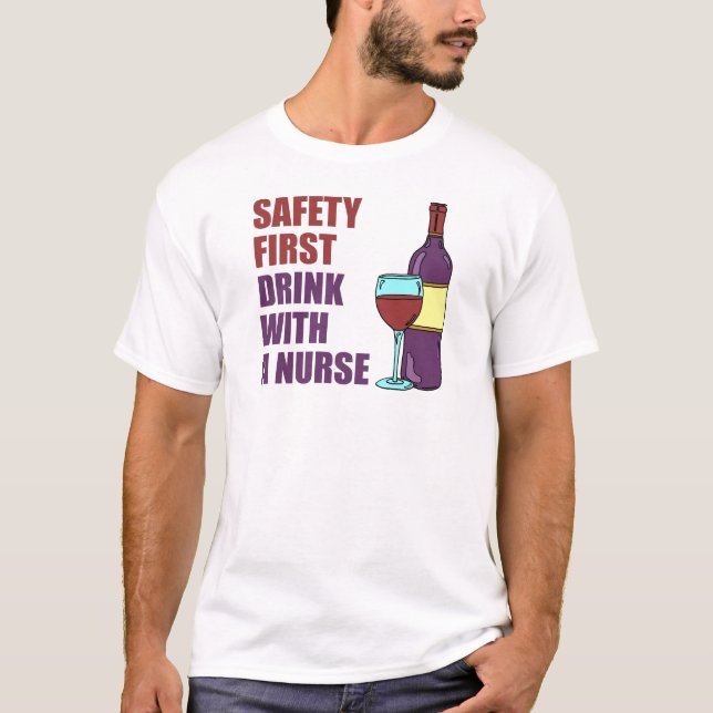 Sicherheit trinken zuerst mit Krankenschwester T-Shirt (Vorderseite)