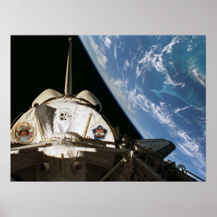 Sicht auf die Erde aus dem Raumschiff Columbia Poster