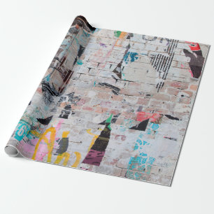 Sichtbare Wand aus verwittertem Backstein mit abge Geschenkpapier