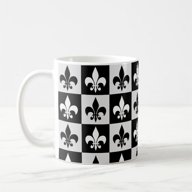 Sichtbares Schwarz-weißes Fleur-De-Lis-Muster Kaffeetasse (Links)